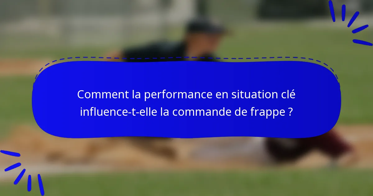 Comment la performance en situation clé influence-t-elle la commande de frappe ?